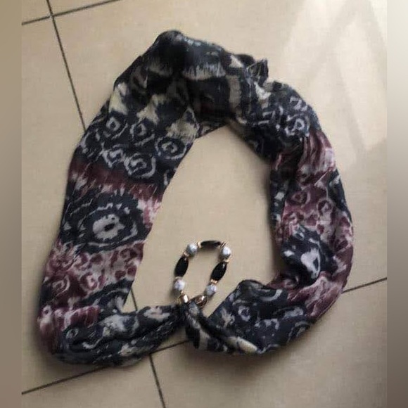 Patterned Black and Gray Scarf - Picture 1 of 1